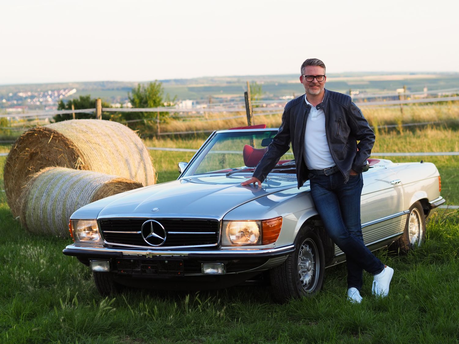 Georg Jessen mit einem Mercedes Benz 350SL aus 1975