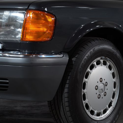 Mercedes-Benz 560SEL 1988