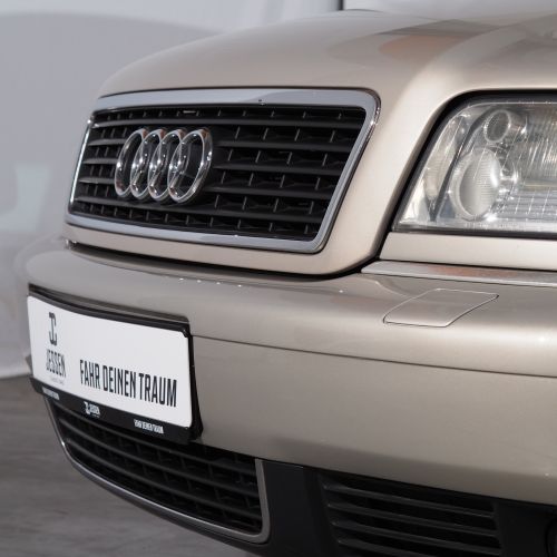 Audi A8 3.7 quattro 2000
