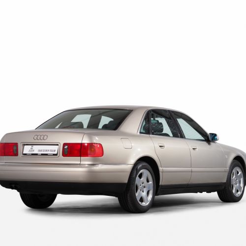Audi A8 3.7 quattro 2000