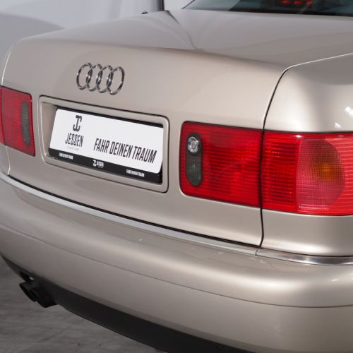 Audi A8 3.7 quattro 2000