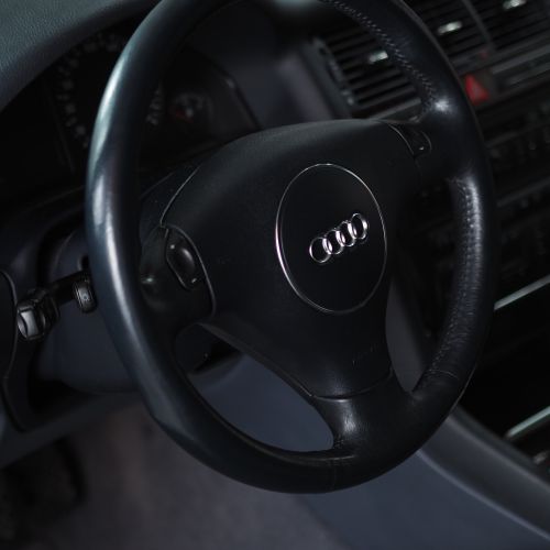Audi A8 3.7 quattro 2000
